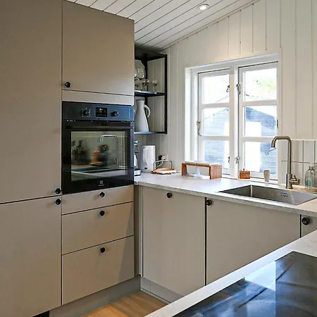 1 Bedroom Beautiful In *