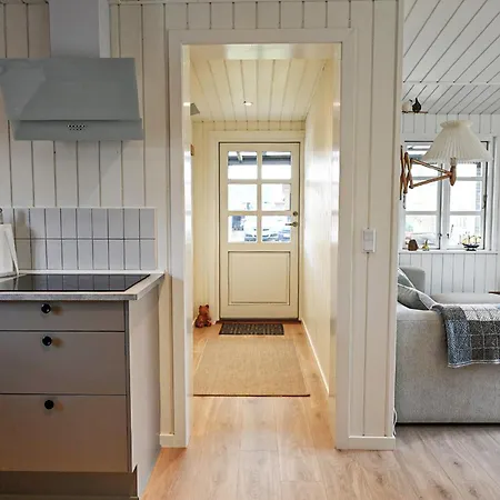 1 Bedroom Beautiful In Semesterbostad