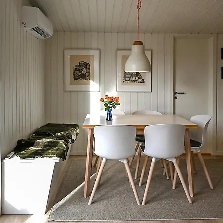 Semesterbostad 1 Bedroom Beautiful In