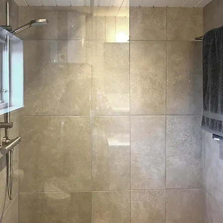 1 Bedroom Beautiful In Semesterbostad Sjolund