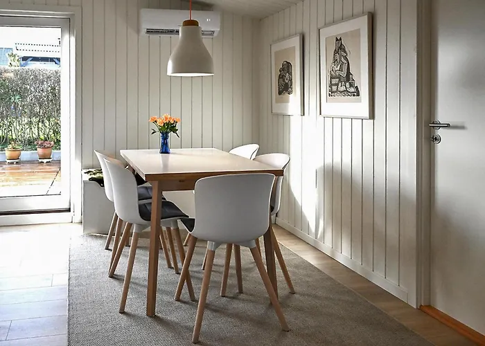 Dom wakacyjny 1 Bedroom Beautiful In Sjolund